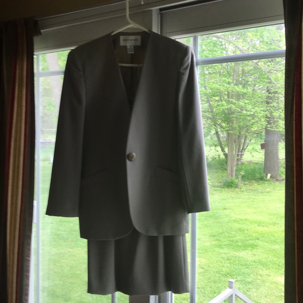 Dress suit